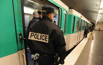 Arrestation à la Gare de l'Est : Un homme avec 74.000 euros en espèces