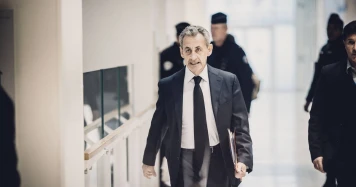 Des Décorés de la Légion d'Honneur Contestent la Distinction de Sarkozy