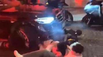 Accident tragique aux Champs-Élysées : Un véhicule percute des supporters après la victoire d'une équipe de football