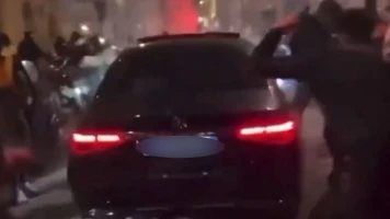 Accident près des Champs-Élysées : un automobiliste heurte des supporters du PSG après leur victoire contre Arsenal