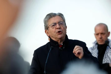 Jean-Luc Mélenchon porte plainte contre Alain Jakubowicz pour diffamation