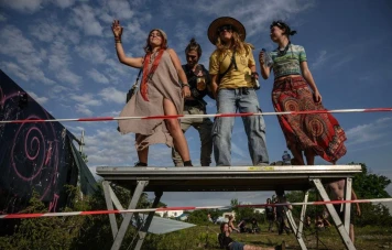 Free Party Illégale à Montvalent et Rocamadour : Plus de 10 000 Fêtards Perturbent les Riverains