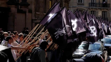 Manifestation de l'ultradroite à Paris : Resurgence et Symboles Controversés