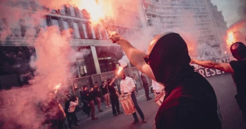 Défilé néofasciste à Paris : Événements du 10 mai 2025