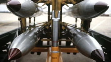 Emmanuel Macron propose d'équiper des avions de combat européens d'armes nucléaires françaises