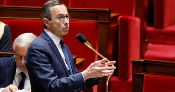 Tensions au sein de la majorité : Macronistes demandent la démission de Bruno Retailleau