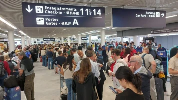Panne à l'aéroport d'Orly : Vols annulés et passagers bloqués