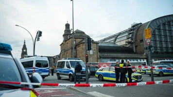 Attaque au couteau à la gare centrale de Hambourg : 18 blessés, la suspecte arrêtée