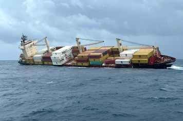 Coulée du MSC ELSA-3 : Un porte-conteneurs transportant des marchandises dangereuses au large du Kerala