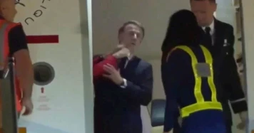 Incident au Vietnam : Emmanuel Macron dénonce une fausse interprétation de sa complicité avec Brigitte