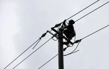 Deux bandes d'anarchistes : sabotage d'infrastructures électriques sur la Côte d'Azur et incendie à Nice