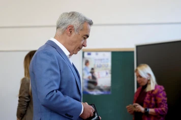 Calin Georgescu, Ancien Candidat d'Extrême Droite en Roumanie, Annonce son Retrait Politique