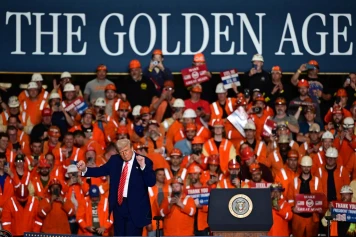 Donald Trump annonce le doublement des droits de douane sur l'acier à Pittsburgh