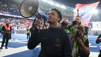 Le PSG remporte sa première victoire en Ligue 1 : Warren Zaïre-Emery et le chant emblématique