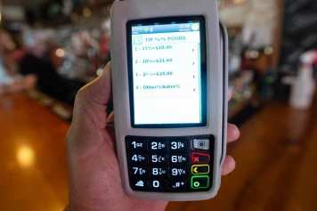 Comprendre le Système de Pourboire dans les Restaurants de Montréal