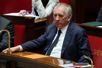 Vote de Censure Rejeté : LFI et Les Ecologistes en Désaccord avec le Gouvernement