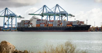 Grève au port de Fos-sur-Mer : refus des dockers de charger des pièces d’armes destinées à Israël