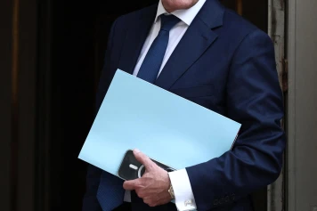 Eric Ciotti dénonce le déclin des Républicains : Analyse dans 'Je ne regrette rien'