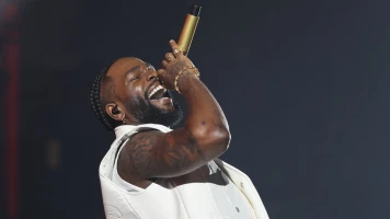 Tayc annonce une pause spirituelle après une année difficile et un dernier concert en novembre 2024