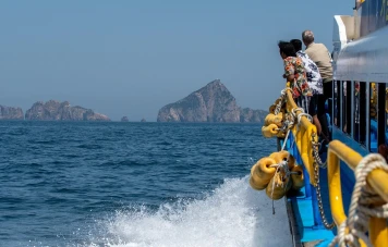 Ferry chaviré près de Nusa Lembongan : 89 passagers sauvés après une forte vague