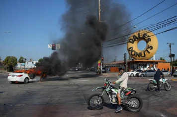 Tensions à Los Angeles : Manifestations contre les interventions de la police de l'immigration en juin 2025
