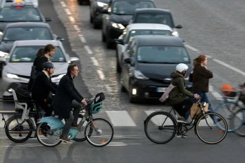 Cyclistes en ville : Entre montée en puissance et tensions croissantes