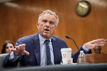 Licenciement des Experts du Comité de Vaccination: Implications et Réactions