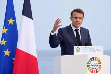 Emmanuel Macron : Vers une stabilité politique d'ici 2027 ?
