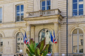 Mobilisation des Maires pour l'Impôt Plancher: La Loi Zucman en Soutien aux Services Publics