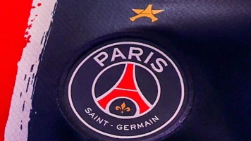 Le PSG lève le voile sur son maillot 2025-2026 avec une étoile controversée