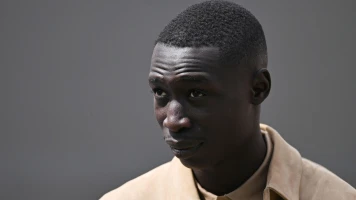Khaby Lame : Le TikTokeur le Plus Suivi Quitte les États-Unis Après une Arrestation