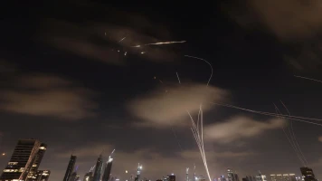 Tensions au Moyen-Orient : L'armée iranienne tire des missiles sur Israël