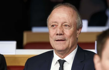 Hommage à Bernard Lacombe : Légende de l'Olympique Lyonnais