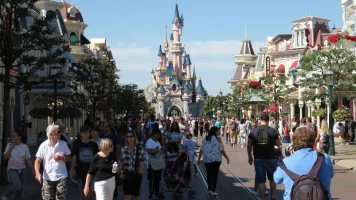 Mariage enfantin annulé à Disneyland Paris : enquête et garde à vue après la découverte d'une mariée de 9 ans