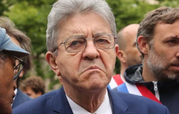 Jean-Luc Mélenchon dénonce les frappes américaines en Iran : une menace pour la paix mondiale