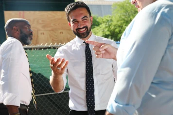 Zohran Mamdani en tête de la primaire pour la mairie de New York : un candidat de gauche populaire