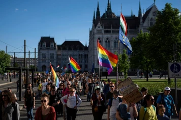 Marche des Fiertés en Hongrie : entre interdiction policière et soutien européen