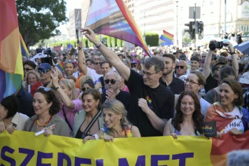 Marche des Fiertés 2025 à Budapest : Un acte de résistance contre l'interdiction du gouvernement hongrois