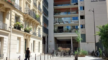 Enfant de 10 ans secouru dans une chambre verrouillée à Paris