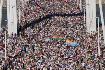 Controverse sur l'interdiction de la marche des fiertés dans un pays européen