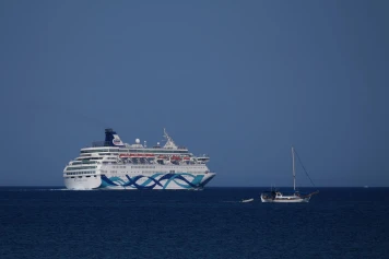 Cannes limite les paquebots géants dès 2026 pour protéger son littoral