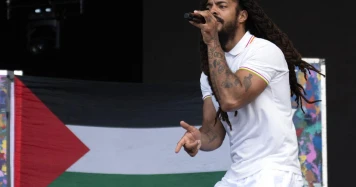 Controverses au Festival de Glastonbury : Slogans Pro-Palestiniens et Réactions Officielles