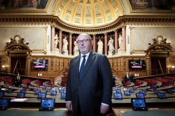 Laurent Duplomb : Loi Controversée au Sénat sur l'Agriculture et Changement Climatique