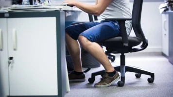 Tenue Vestimentaire au Travail en Période de Chaleur : Droit Social et Règlements Intérieurs