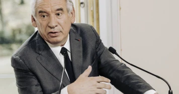 François Bayrou sous le feu des critiques : son agenda et sa méthode de travail remis en question