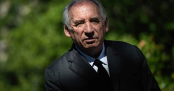 François Bayrou à Matignon : entre légitimité contestée et tensions politiques