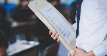 La baisse des exigences en correction au brevet et au bac : un risque pour la qualité éducative