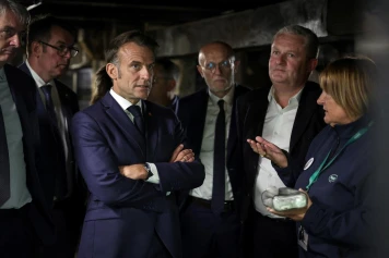 Tensions au sein du gouvernement français : Macron rappelle Bayrou à l'ordre sur les énergies renouvelables