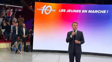 Emmanuel Macron célèbre 10 ans des Jeunes en Marche au Cirque d’Hiver