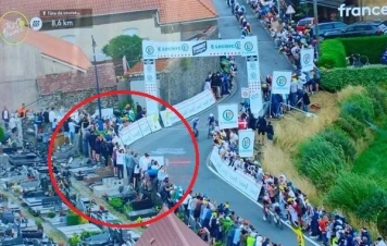 Indignation au Tour de France : des spectateurs sur des tombes à Saint-Étienne-au-Mont